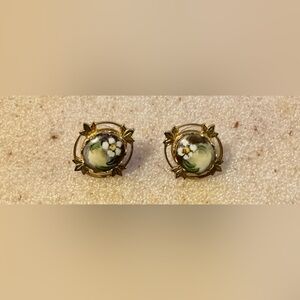 Elegant Gold Floral Stud Earrings